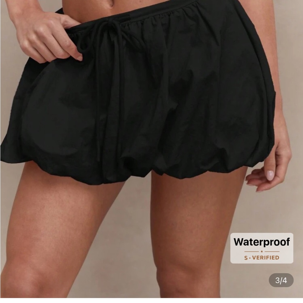 Missguided + Black bubble skirt